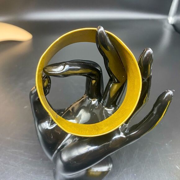 Ladies 8” brass bangle w/intricate engraving that appears to be Eastern Indian - Picture 3 of 10